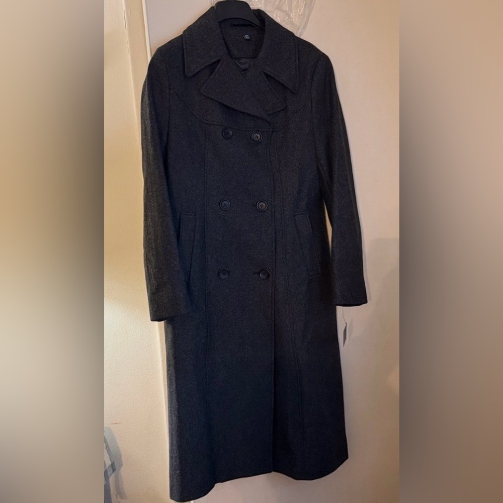 Classic  Women’s Double-Breasted Wool Overcoat - Charcoal Gray